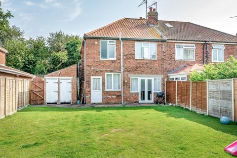 North Road, Sleaford, Lincolnshire, NG34 3 bed semi