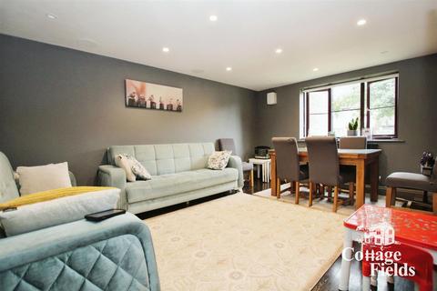 Gladbeck Way, Enfield, EN2 2 bed apartment for sale