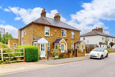 Victoria Lane, Harlington UB3 2 bed end of terrace house for sale