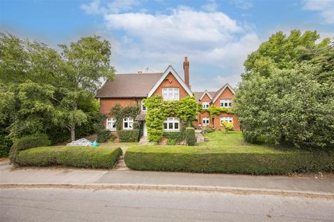 7 bedroom detached house for sale