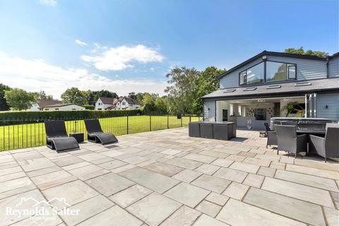 Middle Street EN9 4 bed country house for sale
