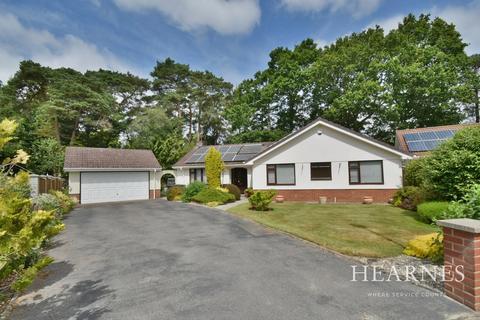 Everglades Close, Ferndown, BH22 3 bed detached bungalow for sale