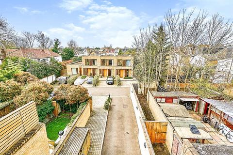 Kingston Road, Teddington TW11 2 bed end of terrace house for sale