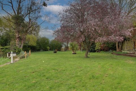 The Street, Chelmsford CM3 6 bed detached house for sale