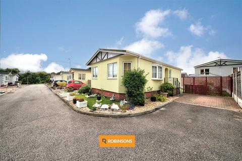 Residential Park, Caddington 2 bed park home for sale