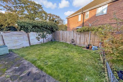 Walden Close, Belvedere, Kent 2 bed maisonette for sale