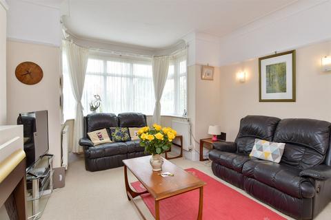 Grand Avenue, Worthing, West Sussex 2 bed ground floor flat for sale