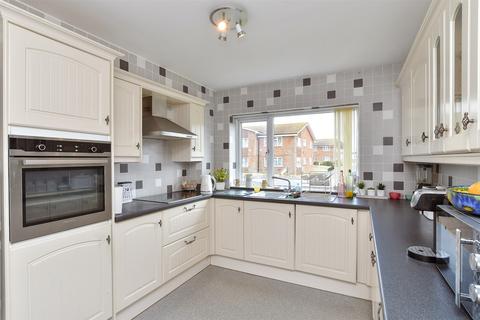 Sutton Avenue, Peacehaven, East Sussex 2 bed ground floor flat for sale