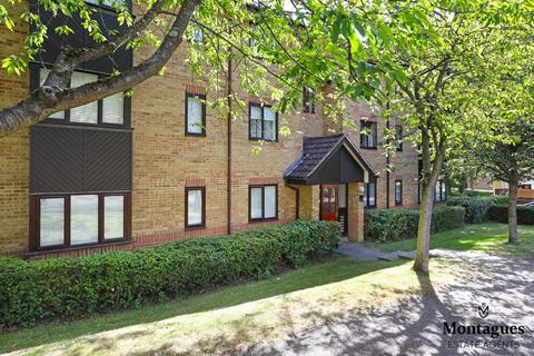 Woodland Grove, Epping, CM16 2 bed apartment for sale