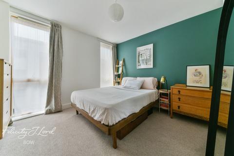 Violet Road, Bow, E3 1 bed flat for sale