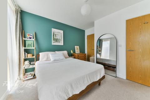Violet Road, Bow, E3 1 bed flat for sale