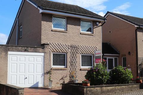 Evesham Grove, Idle, Bradford 3 bed link detached house for sale