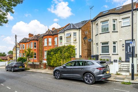 Grove Avenue, London W7 2 bed flat for sale