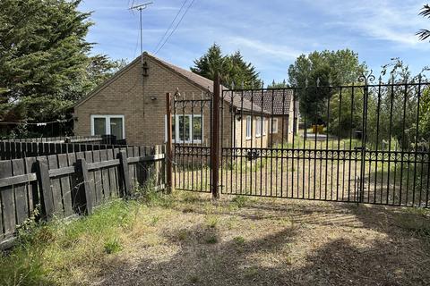 8 bedroom detached bungalow for sale