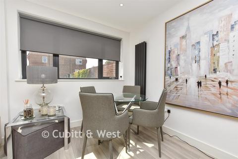 Bridge Street, Leatherhead, Surrey 1 bed ground floor flat for sale