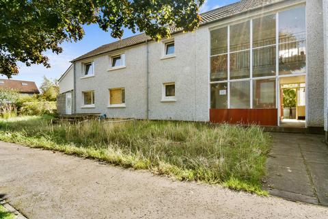 3 bedroom flat for sale