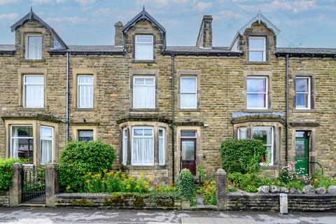 Penyghent View, Settle BD24 4 bed terraced house for sale