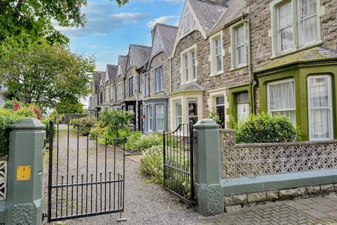 5 bedroom terraced house for sale