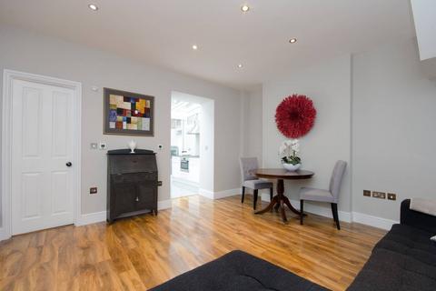 Lots Road, Chelsea, London, SW10 1 bed flat for sale