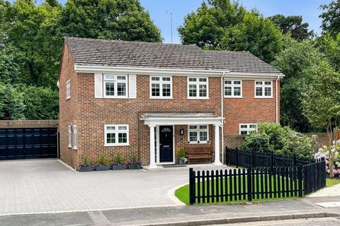 Firwood Drive, Camberley GU15 5 bed detached house for sale