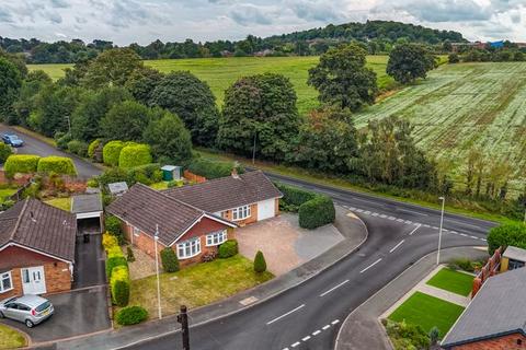 25 Maidendale Road, Kingswinford DY6 3 bed detached bungalow for sale