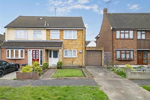Karen Close, Brentwood 3 bed semi