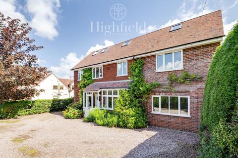 6 bedroom detached house for sale