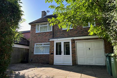 Gaston Way, Shepperton TW17 4 bed detached house for sale