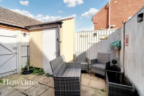 Tan Lane, Caister