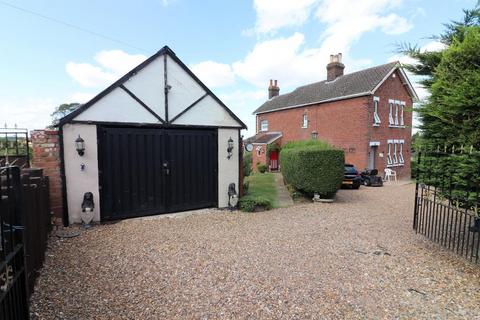 Toddington LU5 2 bed detached house for sale