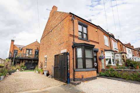 Leicester Road, Hinckley, LE10 3 bed end of terrace house for sale