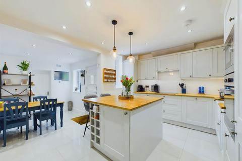 Crawley Road, Horsham RH12 3 bed semi