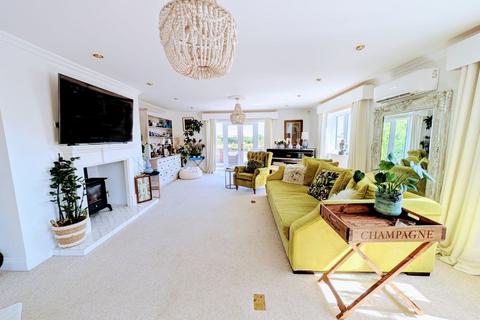 Eastchurch Road, Eastchurch... 4 bed detached house for sale