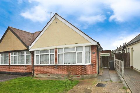Wallace Crescent, Chelmsford, CM2 3 bed chalet for sale