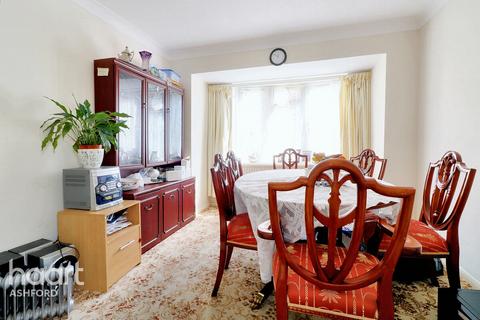 Broadhurst Drive, Ashford 3 bed detached bungalow for sale