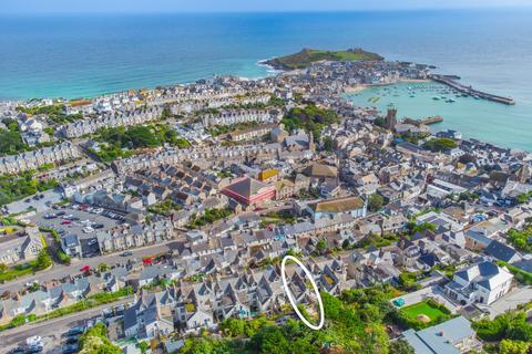 Park Avenue, Cornwall TR26 4 bed terraced house for sale