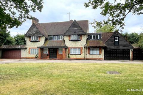 6 bedroom detached house for sale