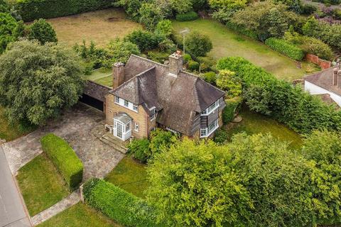 Tudor Close, Banstead 3 bed detached house for sale