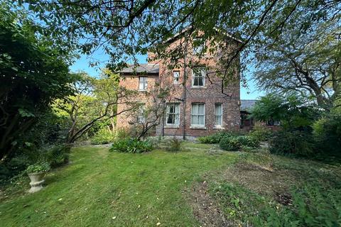 Woodford Road, Bramhall, Stockport, SK7 4 bed semi