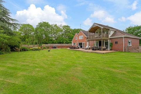 6 bedroom detached house for sale