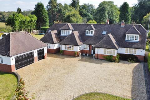 4 bedroom country house for sale