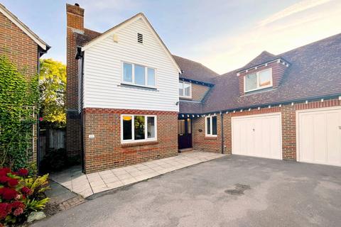 6 bedroom detached house for sale