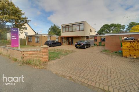 High Road, Felixstowe 6 bed detached house for sale