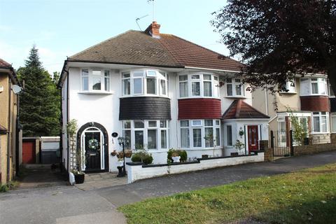 Wroxham Gardens, Potters Bar EN6 3 bed semi