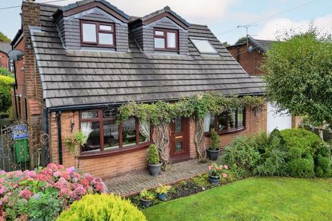 Egremont Road, Milnrow OL16 4EP 4 bed detached bungalow for sale