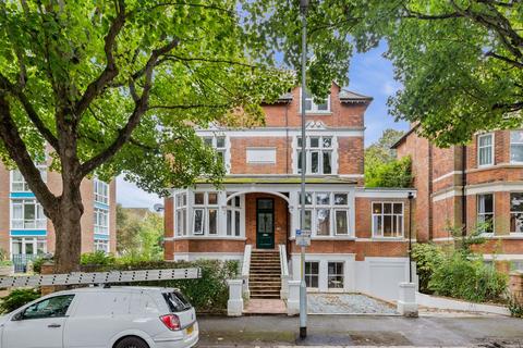 Bouverie Road West, Folkestone, CT20 3 bed ground floor flat for sale