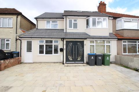Ravenswood Avenue, Tolworth KT6 6 bed semi
