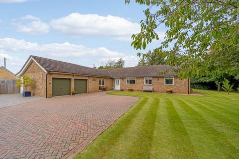 Main Street, Grantham NG32 3 bed bungalow for sale