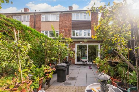 Copthorne Gardens, Hornchurch, Essex 4 bed townhouse for sale