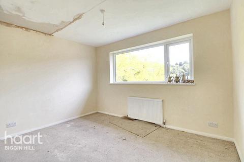 Hillingdale, Biggin Hill 3 bed end of terrace house for sale